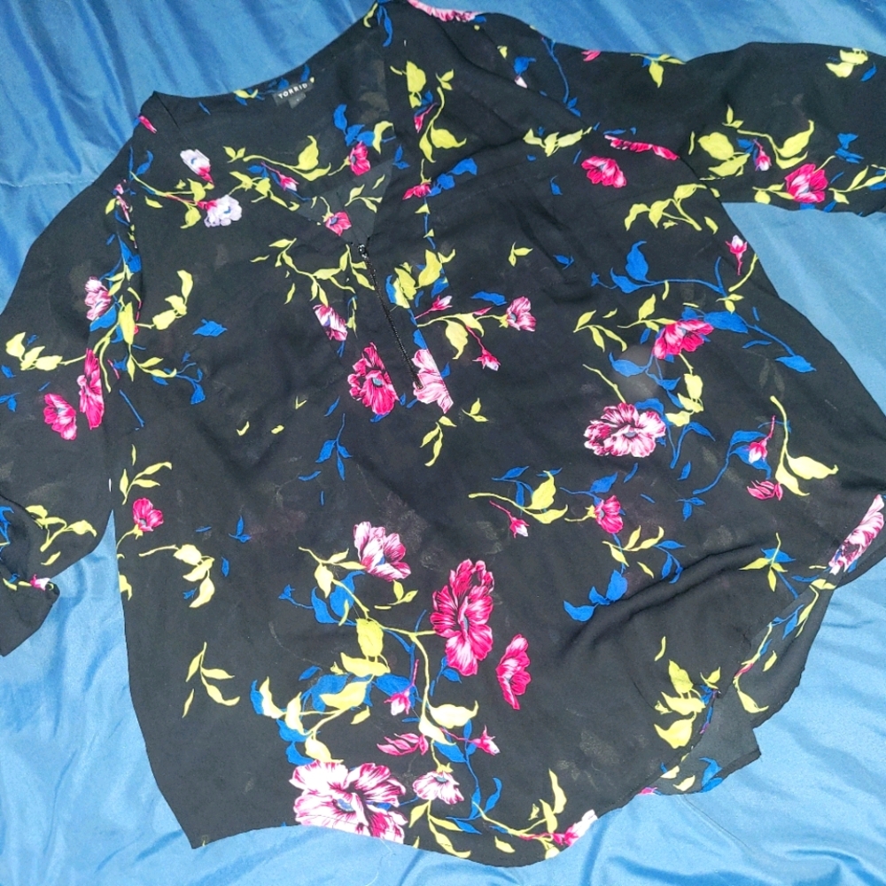 Torrid Black w/ Flowers Blouse size 1